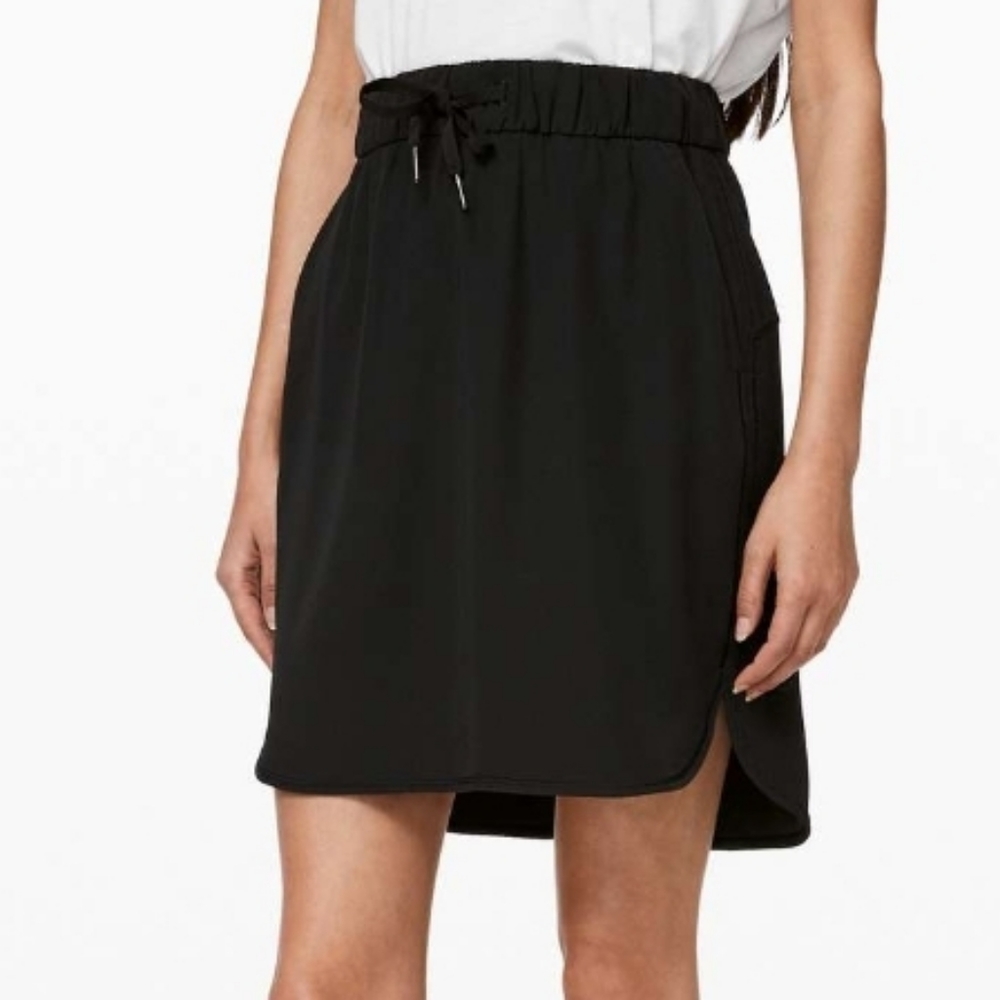Lululemon On The Fly Skirt *Woven, Black, Size 8, wrinkle free fabric